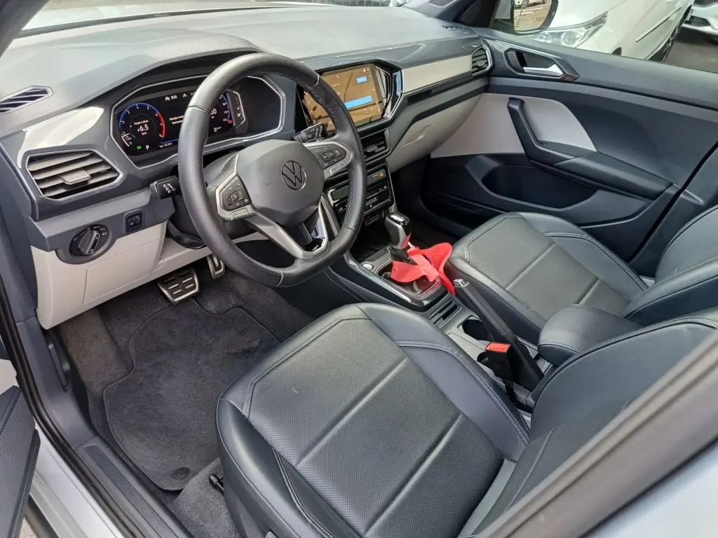 VOLKSWAGEN T-Cross - Foto