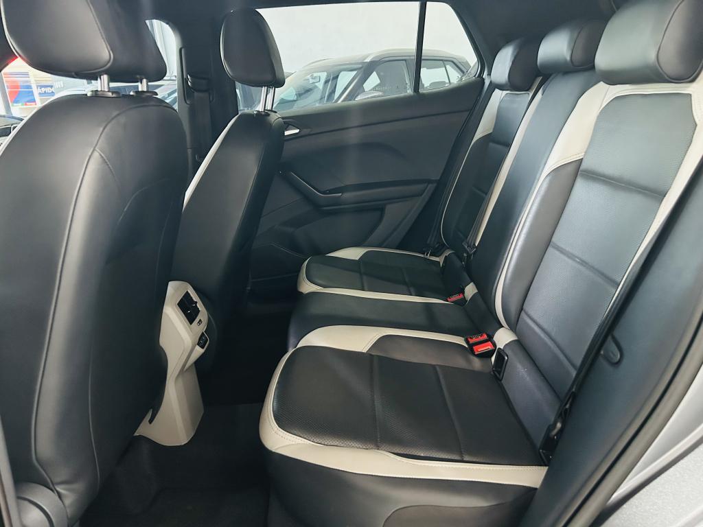 VOLKSWAGEN T-Cross - Foto