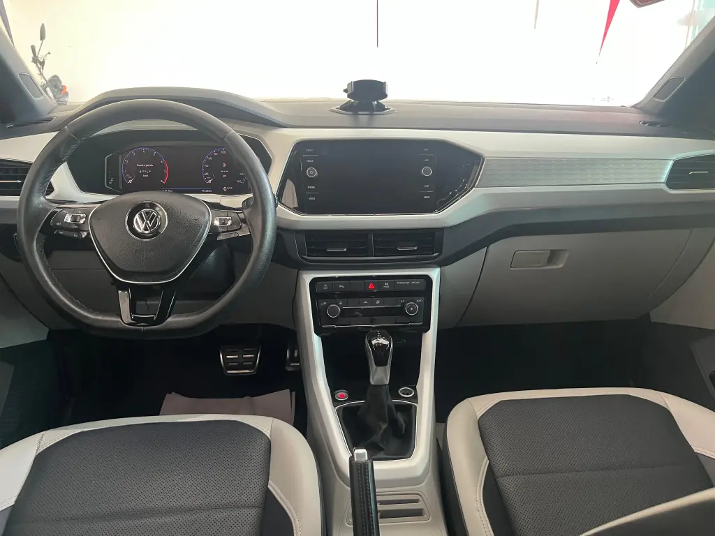 VOLKSWAGEN T-Cross - Foto