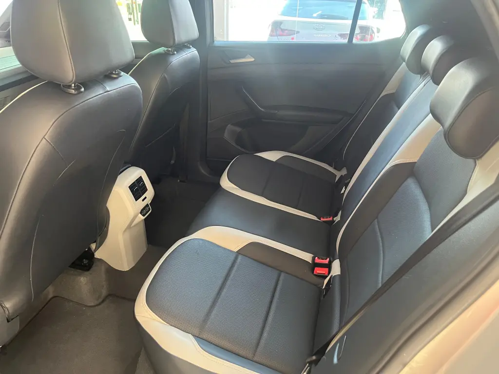 VOLKSWAGEN T-Cross - Foto