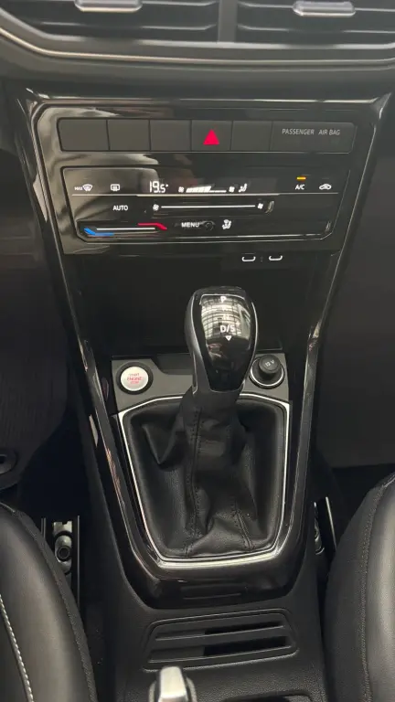 VOLKSWAGEN T-Cross - Foto