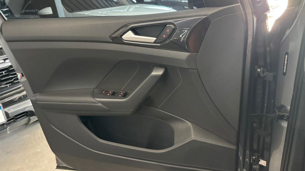 VOLKSWAGEN T-Cross - Foto