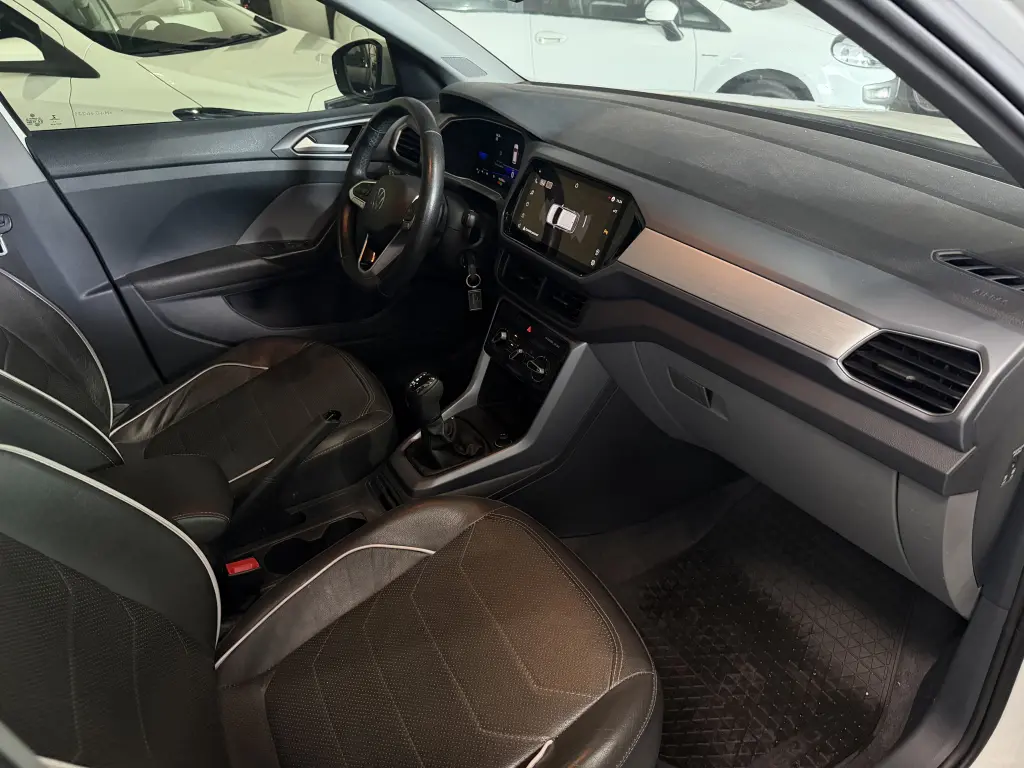 VOLKSWAGEN T-Cross - Foto