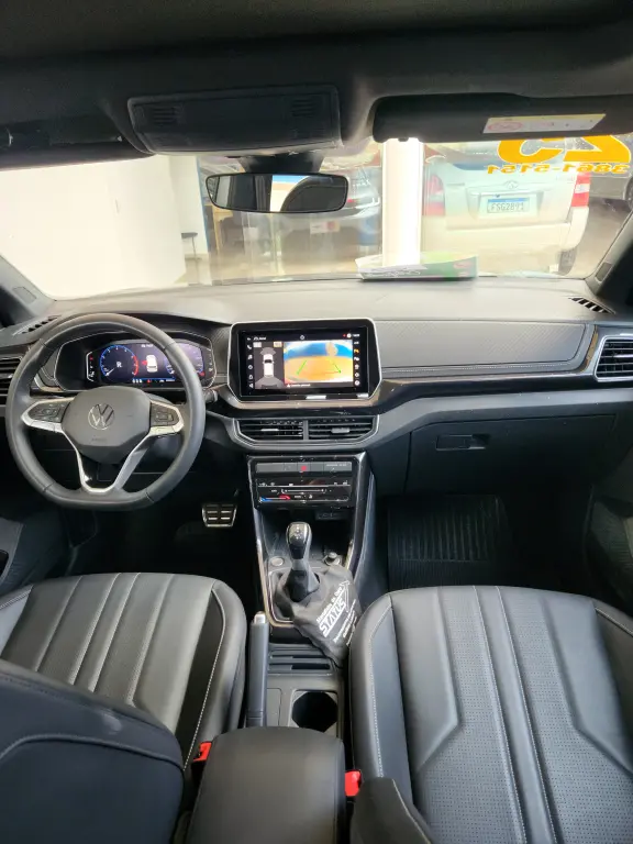 VOLKSWAGEN T-Cross - Foto