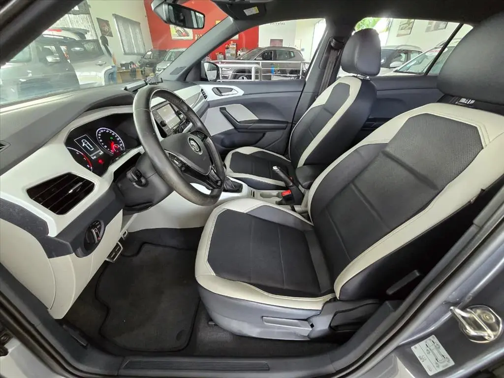 VOLKSWAGEN T-Cross - Foto