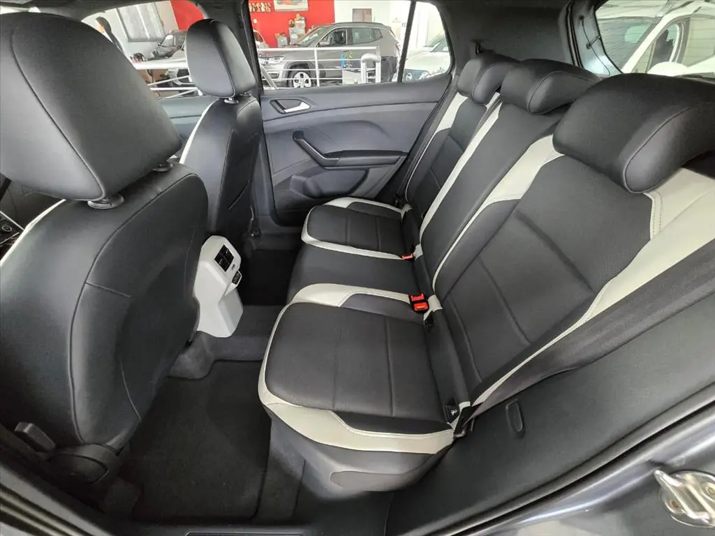 VOLKSWAGEN T-Cross - Foto