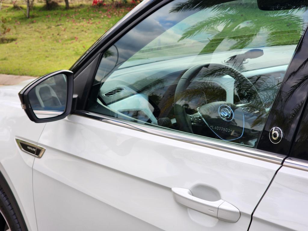 VOLKSWAGEN T-Cross - Foto