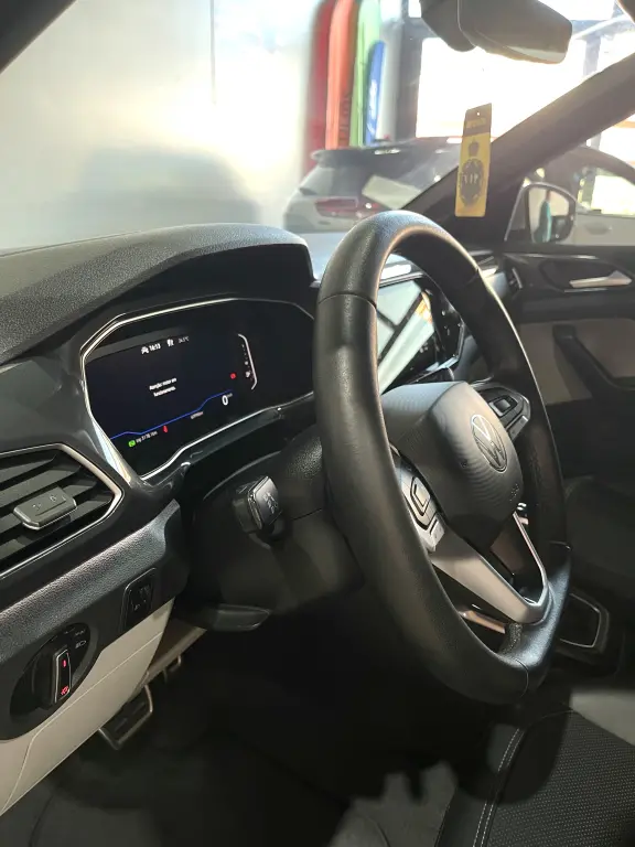 VOLKSWAGEN T-Cross - Foto