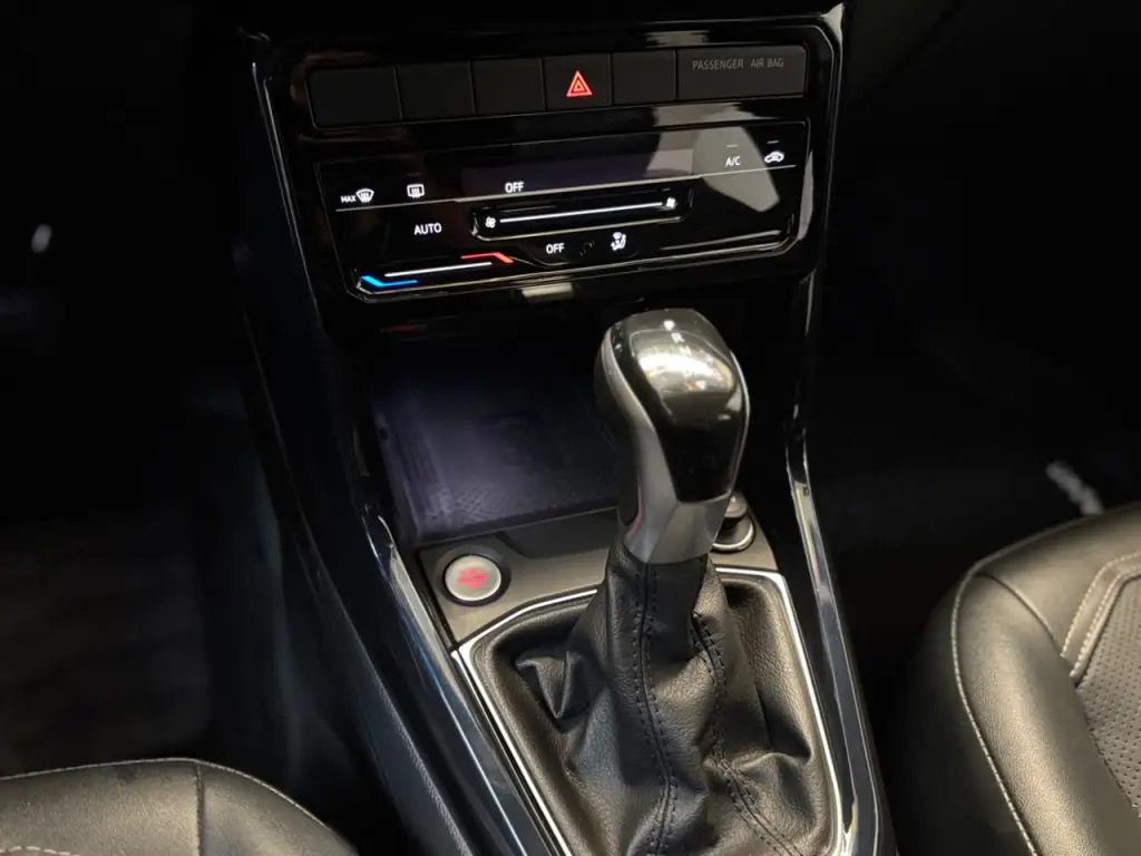 VOLKSWAGEN T-Cross - Foto
