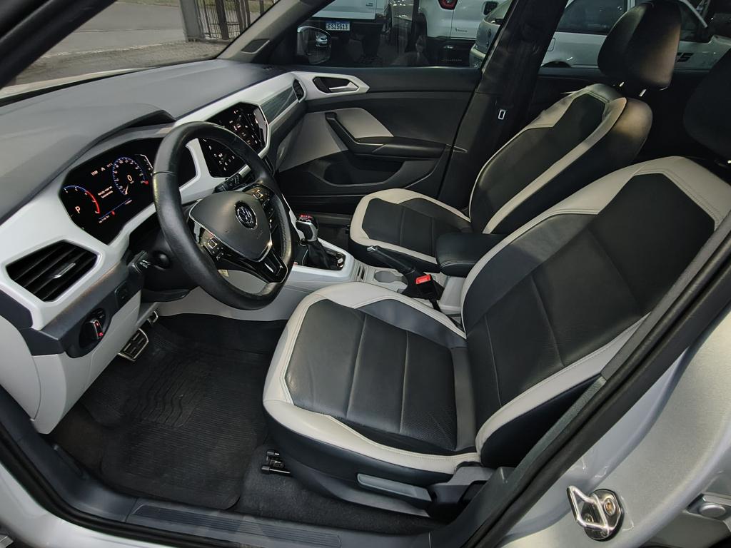 VOLKSWAGEN T-Cross - Foto