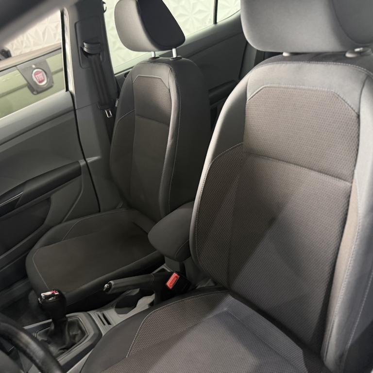 VOLKSWAGEN T-Cross - Foto