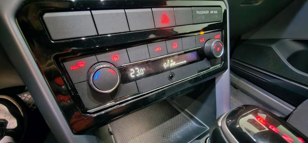 VOLKSWAGEN T-Cross - Foto