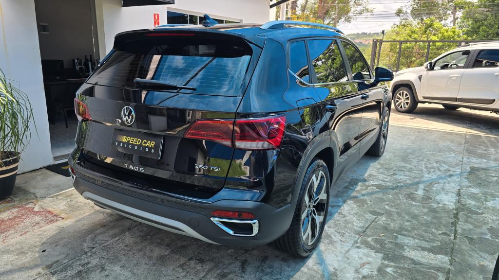 VOLKSWAGEN Taos - Foto
