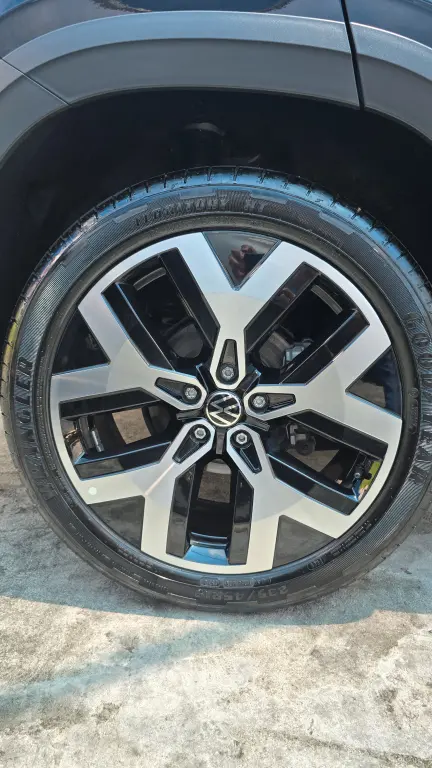 VOLKSWAGEN Taos - Foto