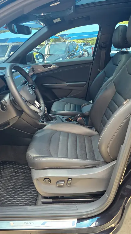 VOLKSWAGEN Taos - Foto