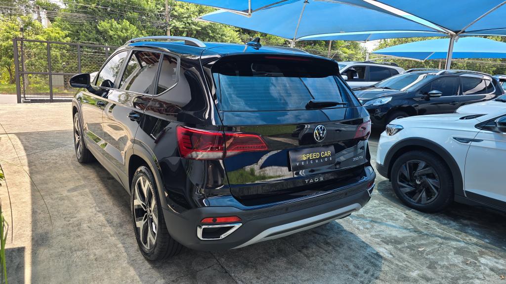 VOLKSWAGEN Taos - Foto