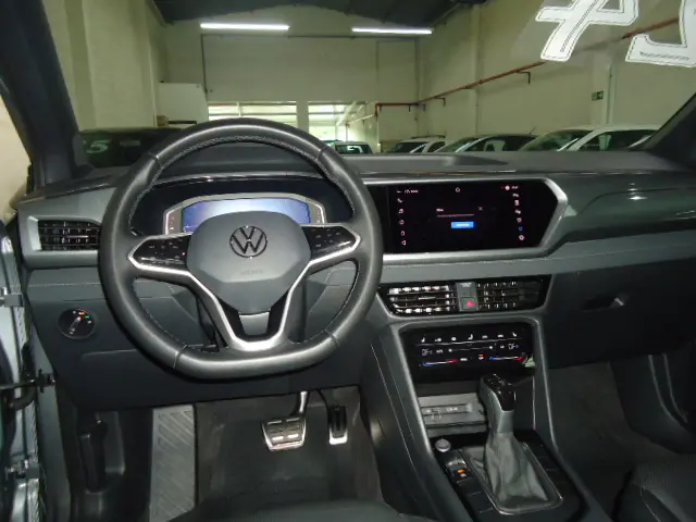 VOLKSWAGEN Taos - Foto