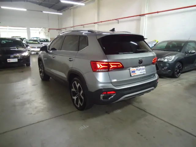 VOLKSWAGEN Taos - Foto