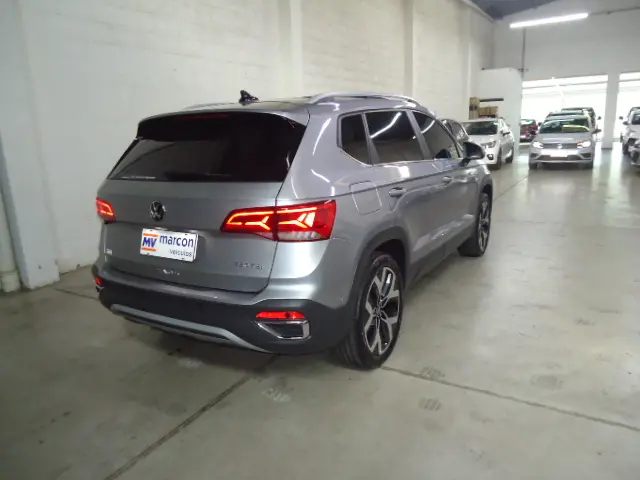 VOLKSWAGEN Taos - Foto