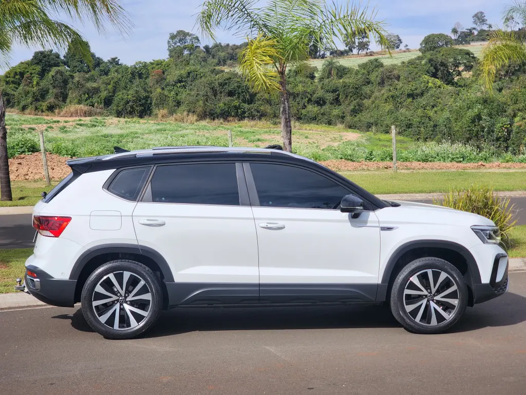 VOLKSWAGEN Taos - Foto