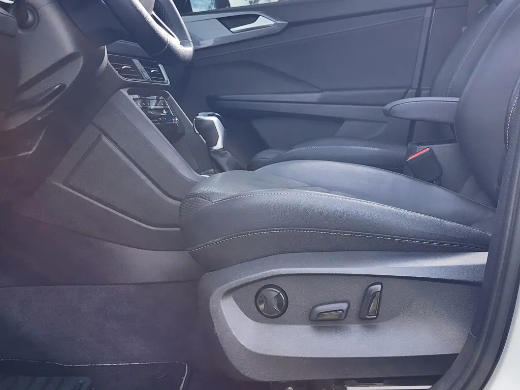 VOLKSWAGEN Taos - Foto