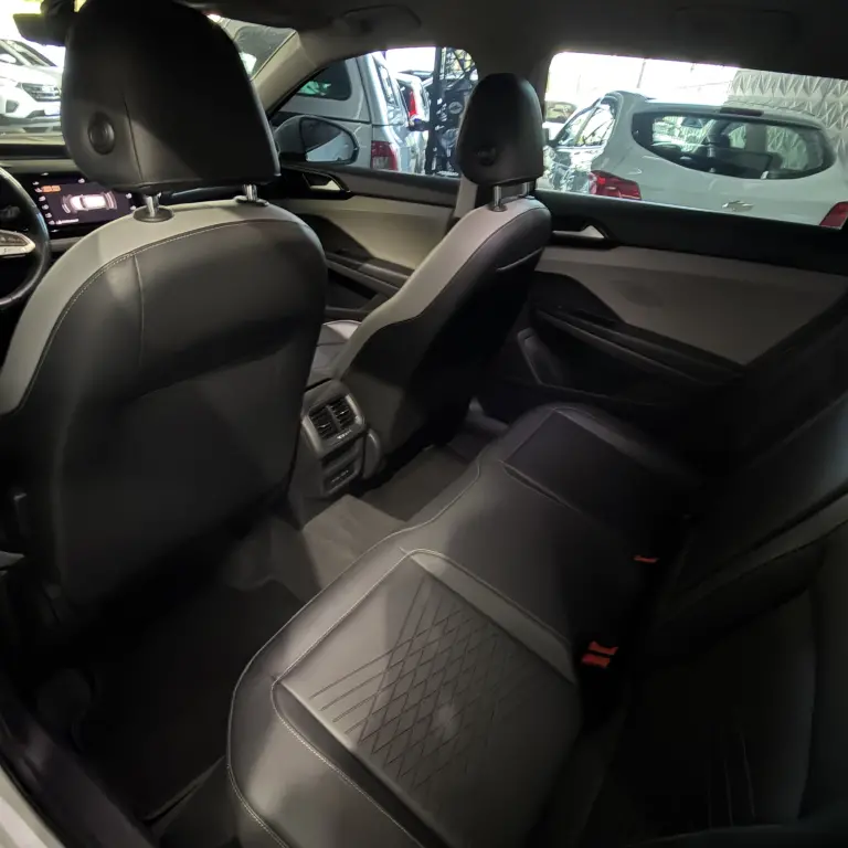 VOLKSWAGEN Taos - Foto