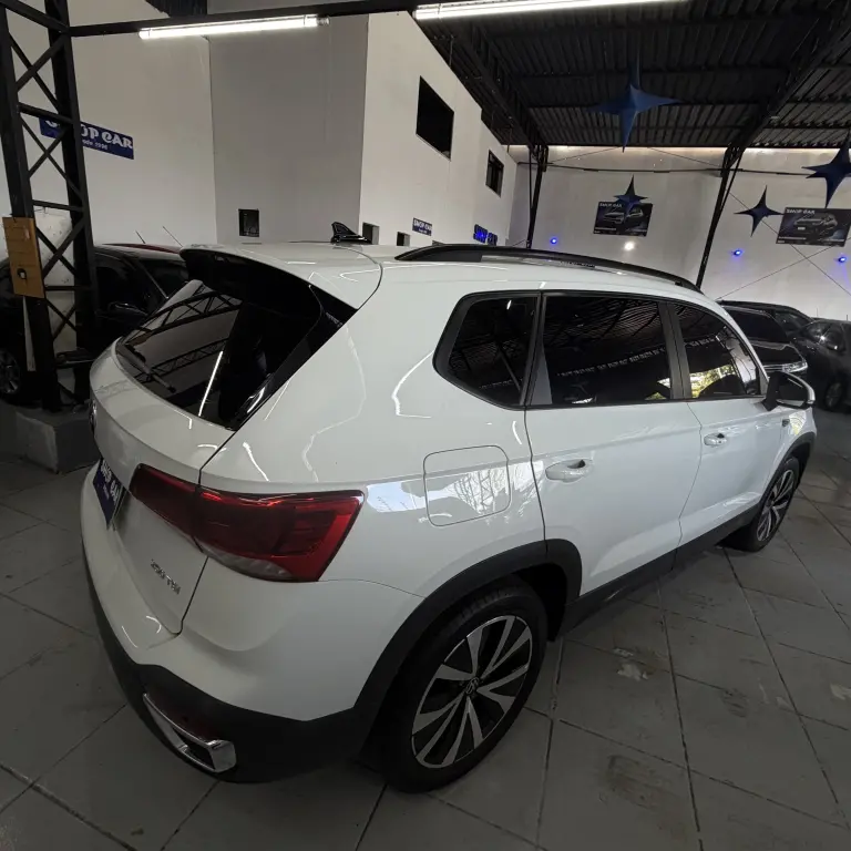 VOLKSWAGEN Taos - Foto