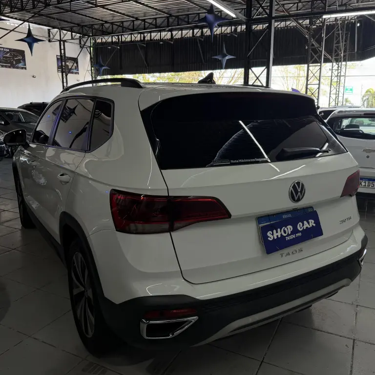 VOLKSWAGEN Taos - Foto