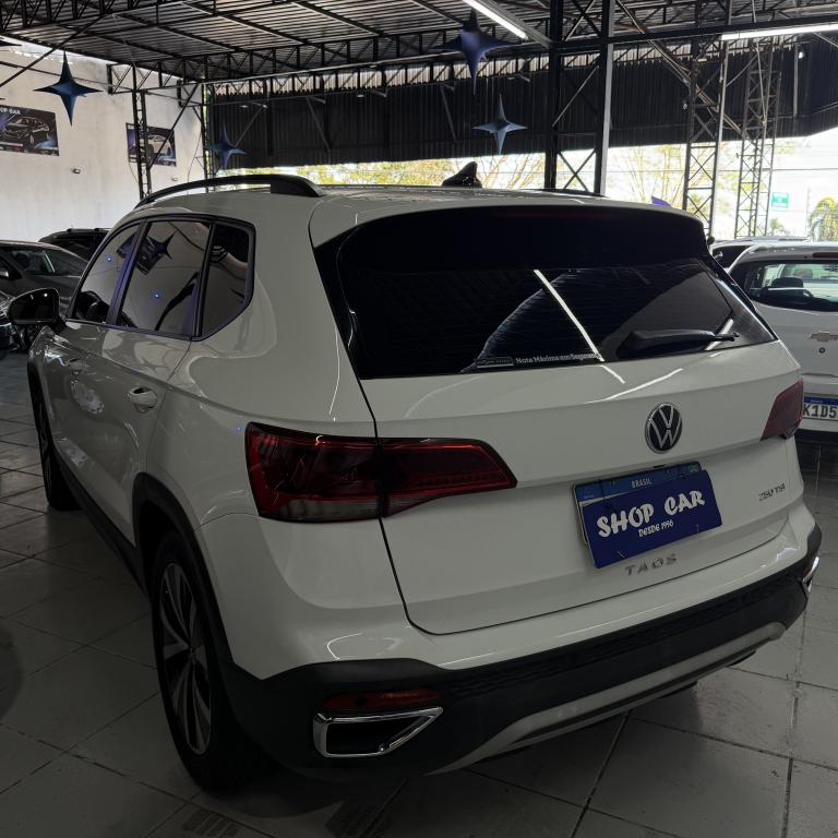 VOLKSWAGEN Taos - Foto