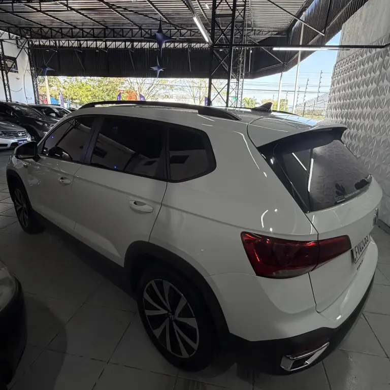 VOLKSWAGEN Taos - Foto