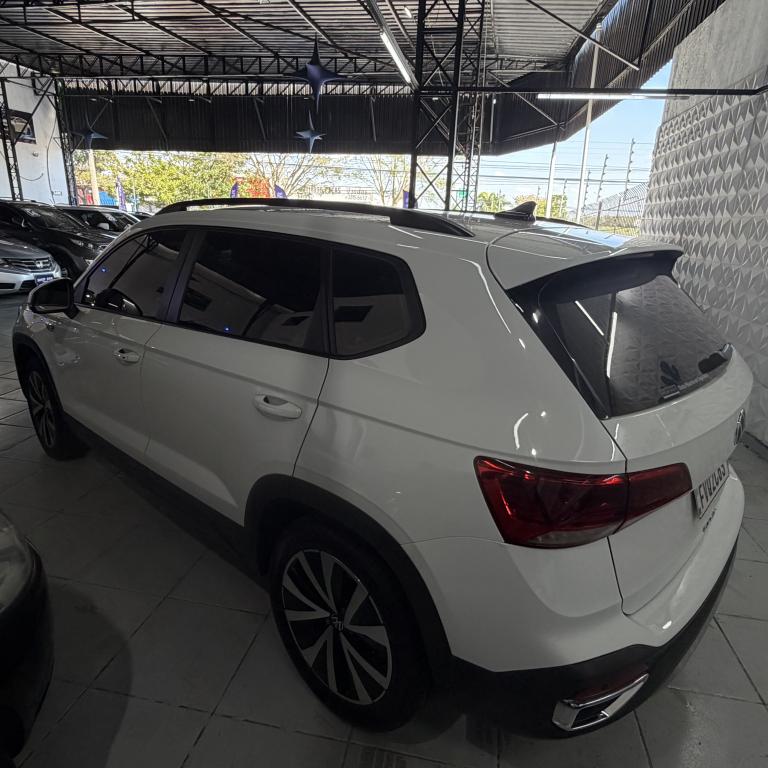 VOLKSWAGEN Taos - Foto