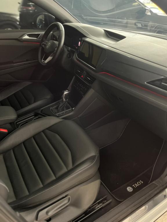 VOLKSWAGEN Taos - Foto