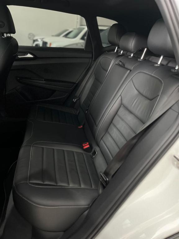 VOLKSWAGEN Taos - Foto