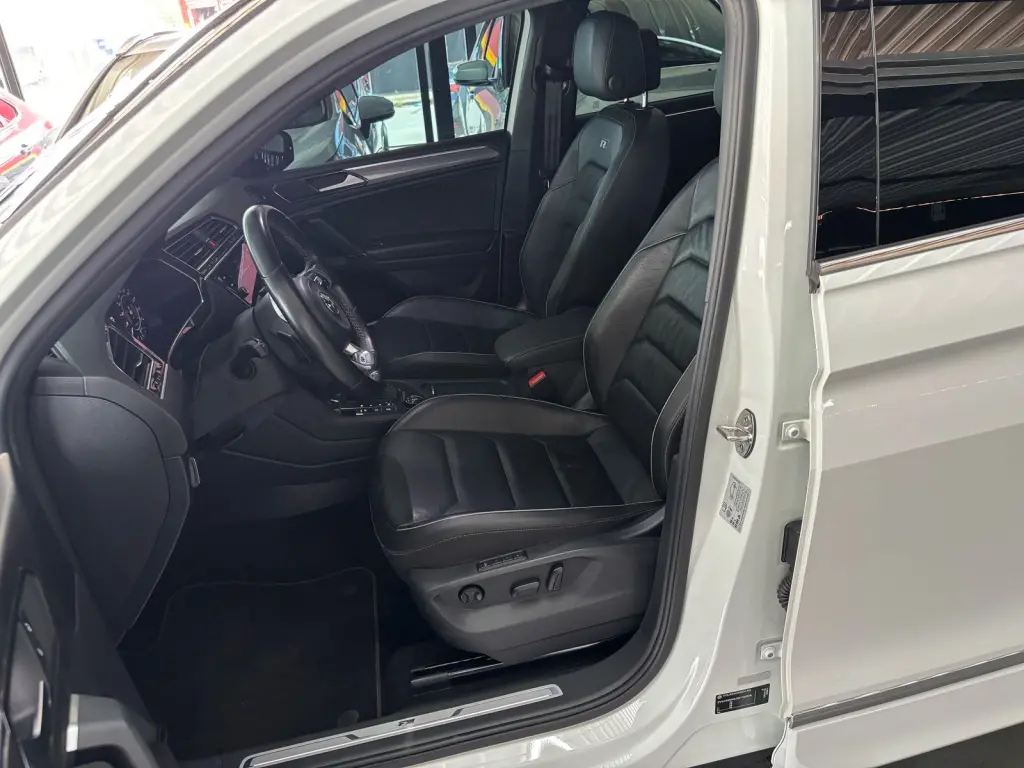 VOLKSWAGEN Tiguan - Foto