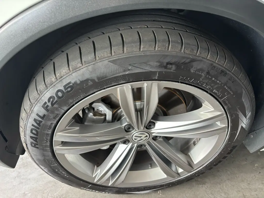 VOLKSWAGEN Tiguan - Foto