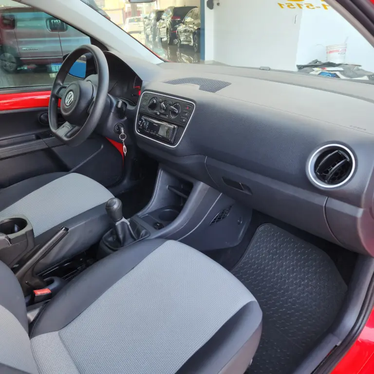 VOLKSWAGEN UP - Foto