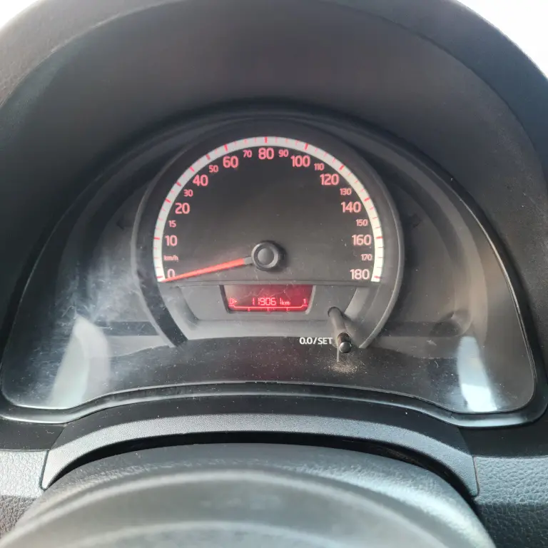 VOLKSWAGEN UP - Foto