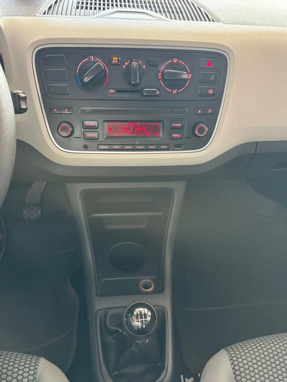 VOLKSWAGEN UP - Foto
