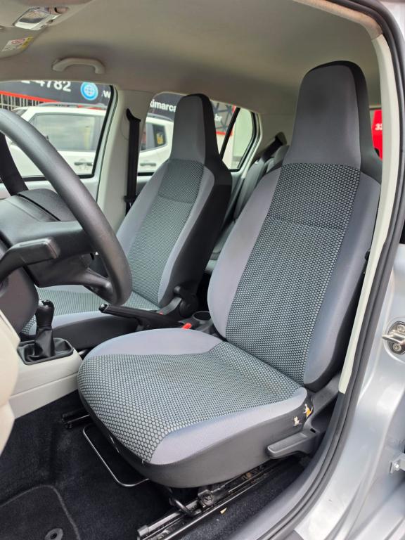 VOLKSWAGEN UP - Foto