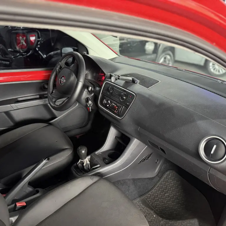 VOLKSWAGEN UP - Foto