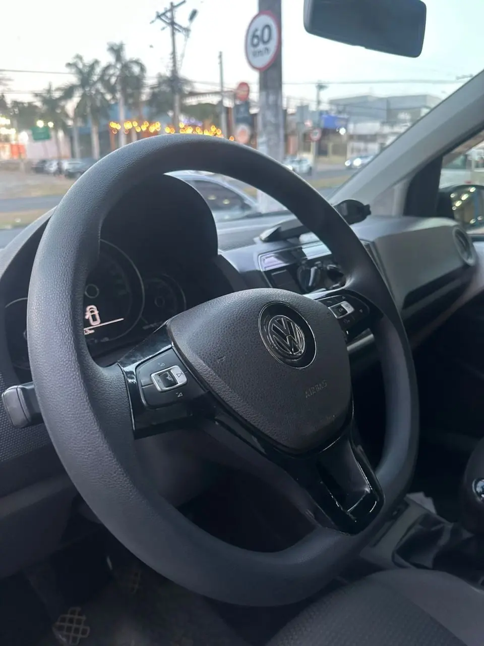 VOLKSWAGEN UP - Foto