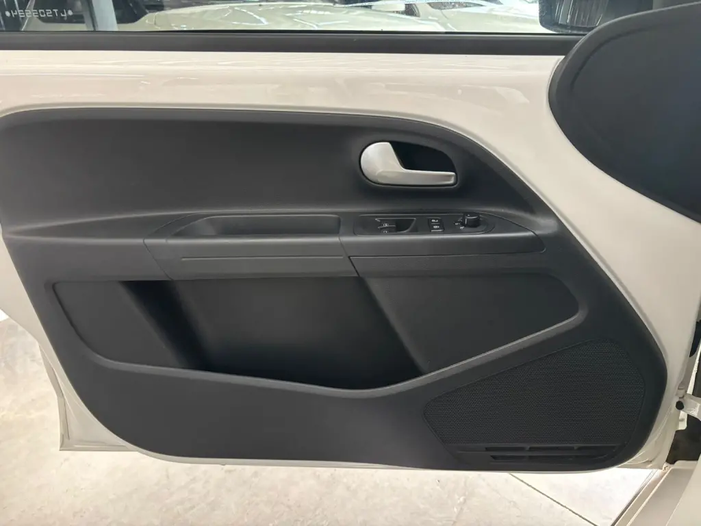 VOLKSWAGEN UP - Foto