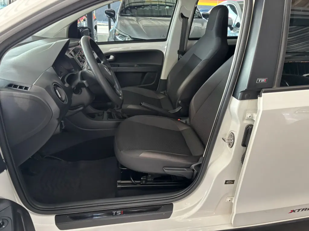 VOLKSWAGEN UP - Foto