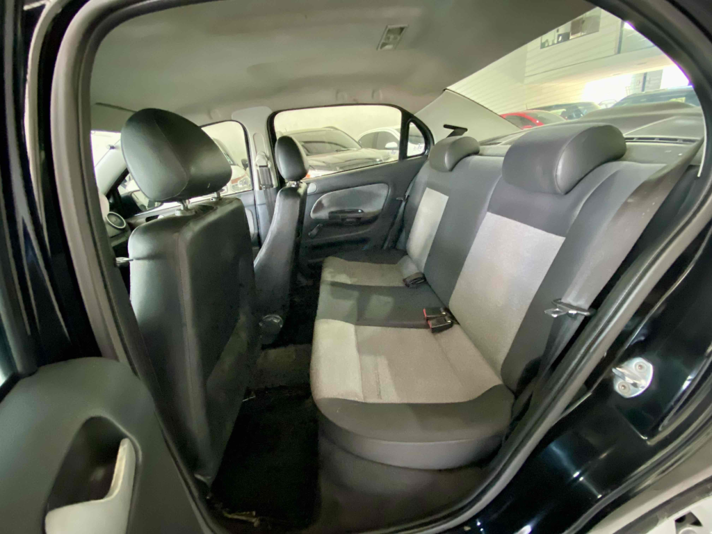 VOLKSWAGEN Voyage - Foto