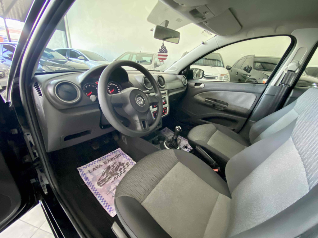 VOLKSWAGEN Voyage - Foto