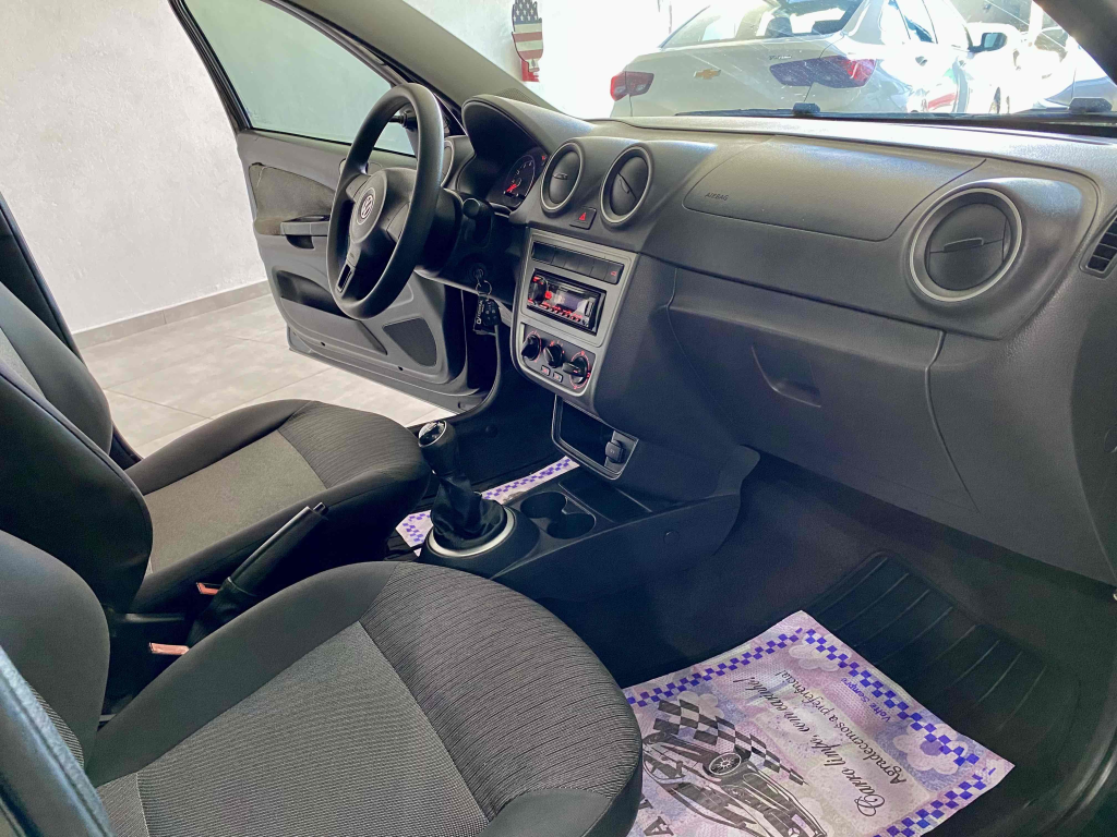 VOLKSWAGEN Voyage - Foto