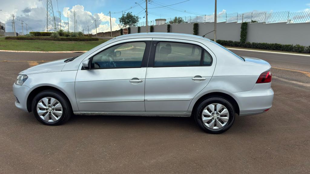 VOLKSWAGEN Voyage - Foto