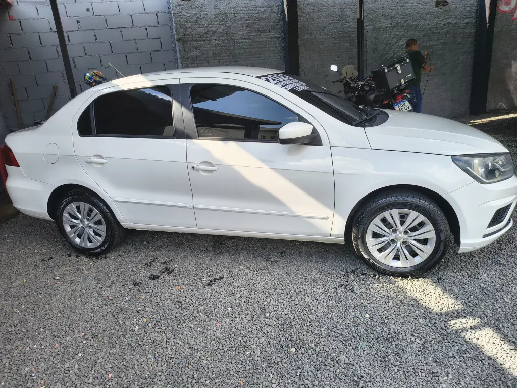VOLKSWAGEN Voyage - Foto