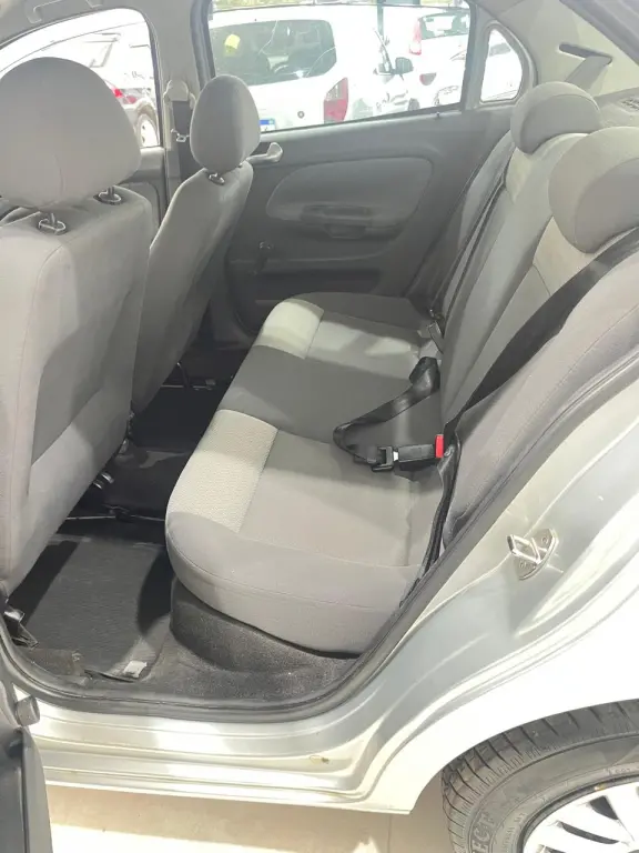 VOLKSWAGEN Voyage - Foto