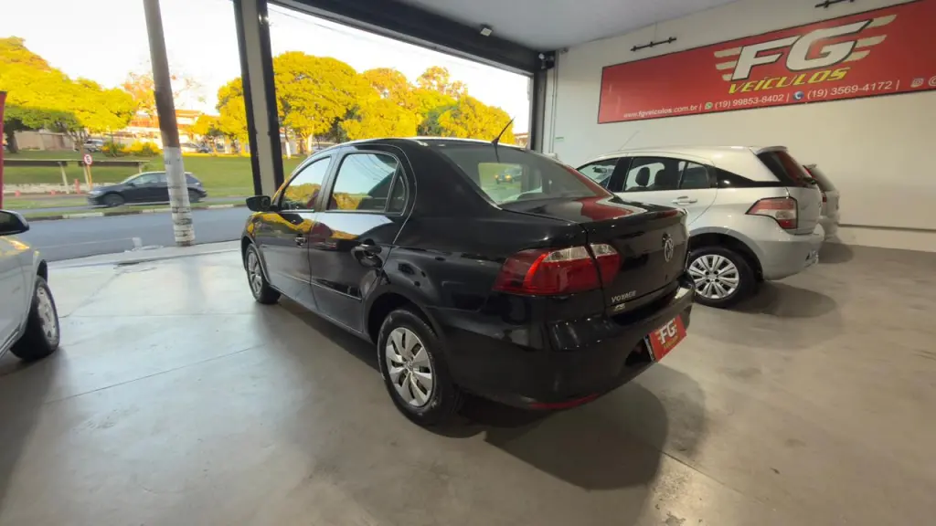 VOLKSWAGEN Voyage - Foto